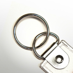 Брелок Remove Before Flight белый