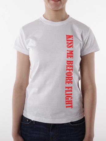 Kiss me before flight женская футболка