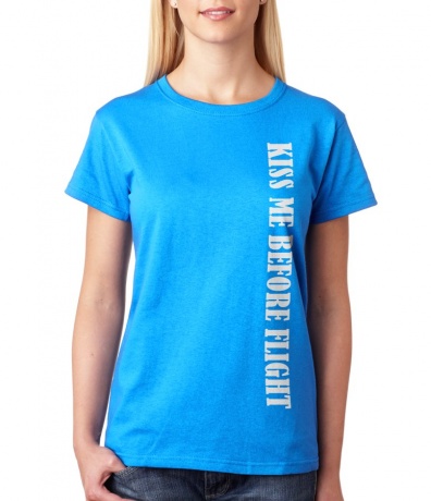 Kiss me before flight женская футболка