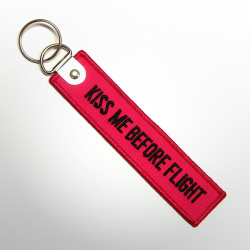 Брелок Kiss Me Before Flight розовый