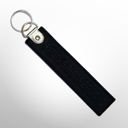 Брелок Remove Before Flight с чёрной надписью